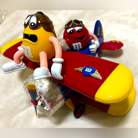 M&Ms Plane dispenser - Picture 2 of 3